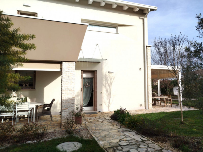 MONTEGROTTO TERME Proponiamo in vendita una recentissima porzione di villa in trifamiliare, situa...