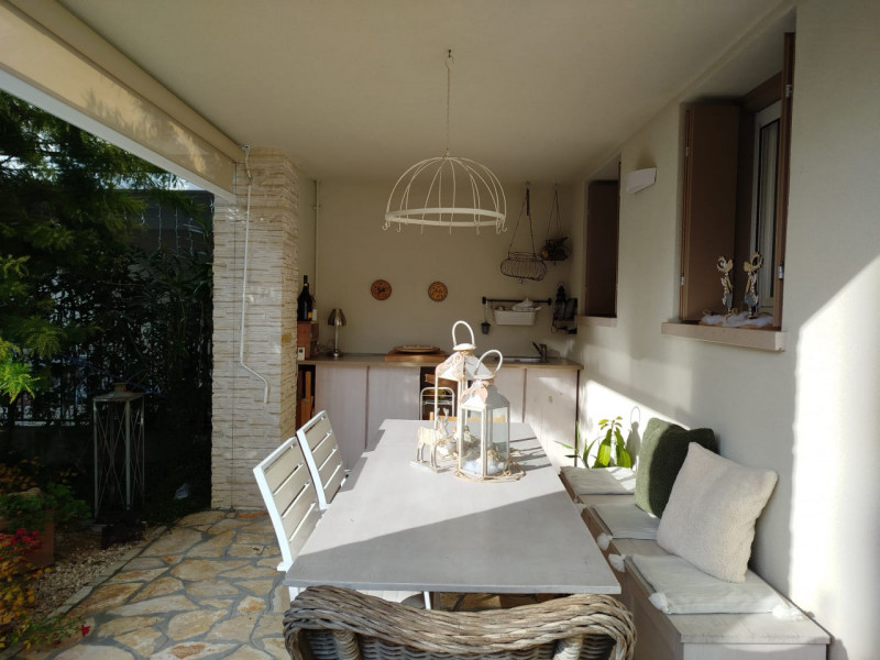 MONTEGROTTO TERME Proponiamo in vendita una recentissima porzione di villa in trifamiliare, situa...