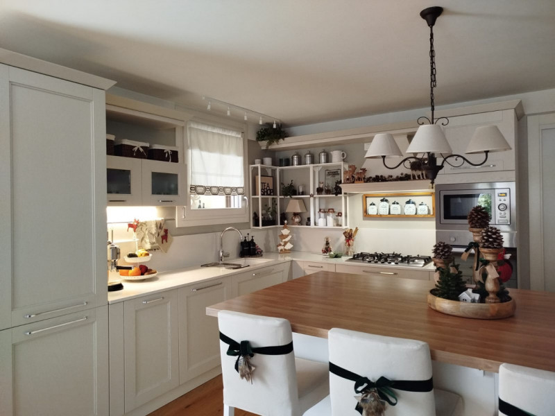 MONTEGROTTO TERME Proponiamo in vendita una recentissima porzione di villa in trifamiliare, situa...