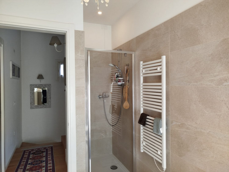 MONTEGROTTO TERME Proponiamo in vendita una recentissima porzione di villa in trifamiliare, situa...