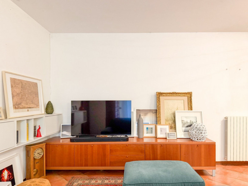 (Per INFO Roberto 3453195338) Scopri quest'affascinante casa bifamiliare situata nel cuore di Fon...