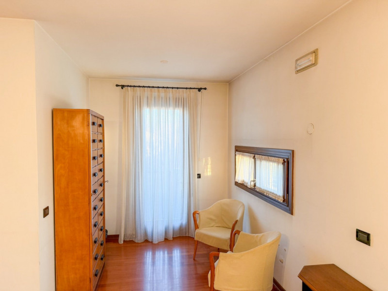 (Per INFO Roberto 3453195338) Scopri questa affascinante casa bifamiliare situata nel cuore di Fo...