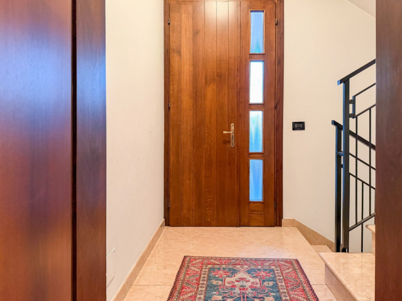 (Per INFO Roberto 3453195338) Scopri quest'affascinante casa bifamiliare situata nel cuore di Fon...
