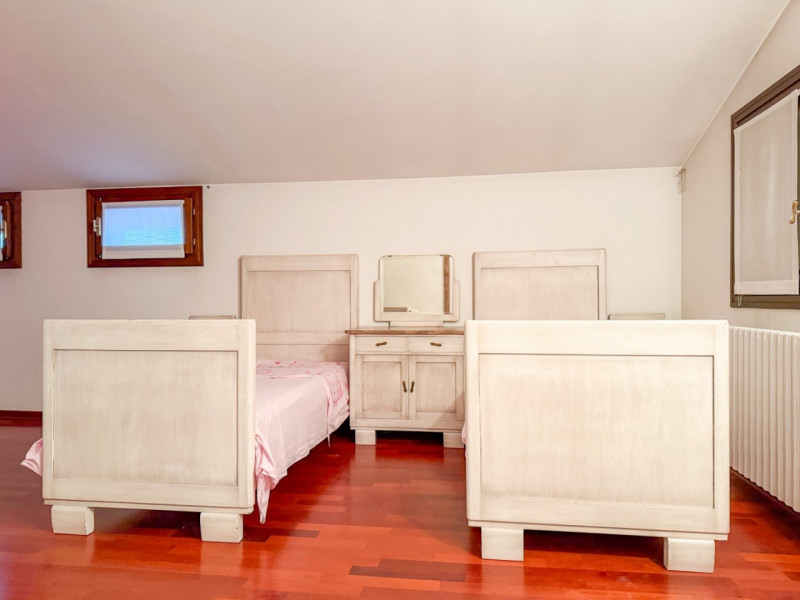 (Per INFO Roberto 3453195338) Scopri quest'affascinante casa bifamiliare situata nel cuore di Fon...