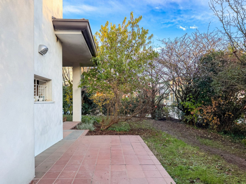 (Per INFO Roberto 3453195338) Scopri questa affascinante casa bifamiliare situata nel cuore di Fo...