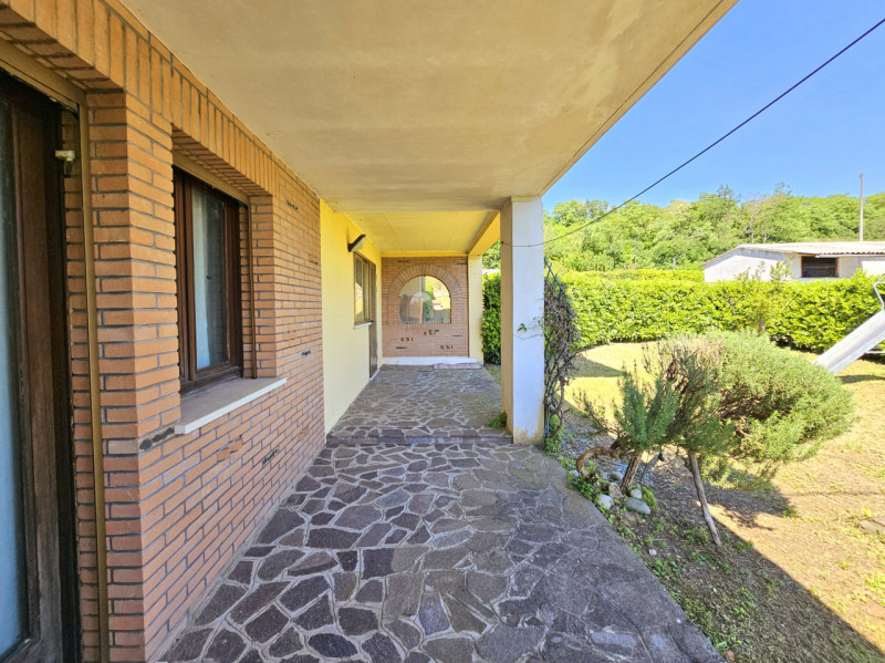 A Baone, proponiamo in vendita splendida porzione di bifamiliare, che rappresenta un'opportunità ...