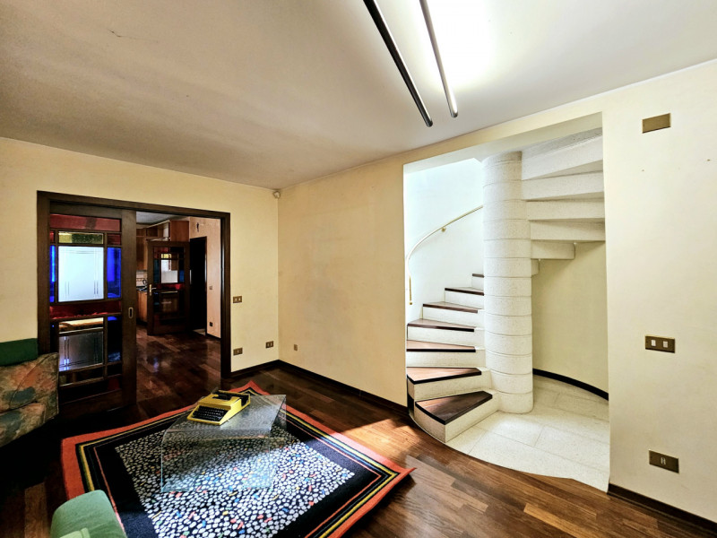 A Baone, proponiamo in vendita splendida porzione di bifamiliare, che rappresenta un'opportunità ...