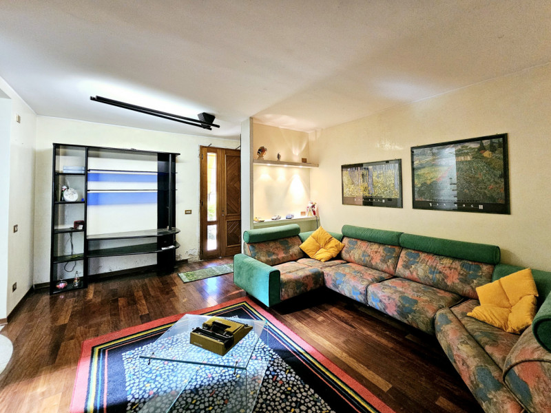 A Baone, proponiamo in vendita splendida porzione di bifamiliare, che rappresenta un'opportunità ...