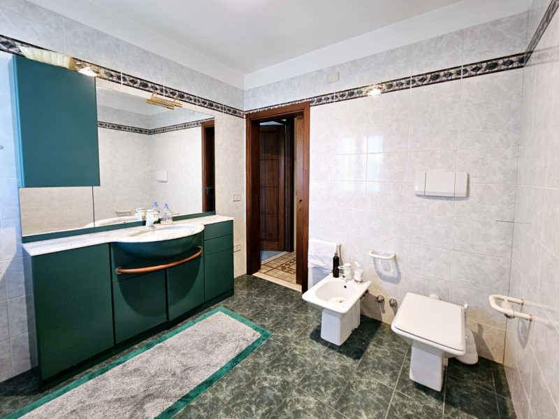 A Baone, proponiamo in vendita splendida porzione di bifamiliare, che rappresenta un'opportunità ...