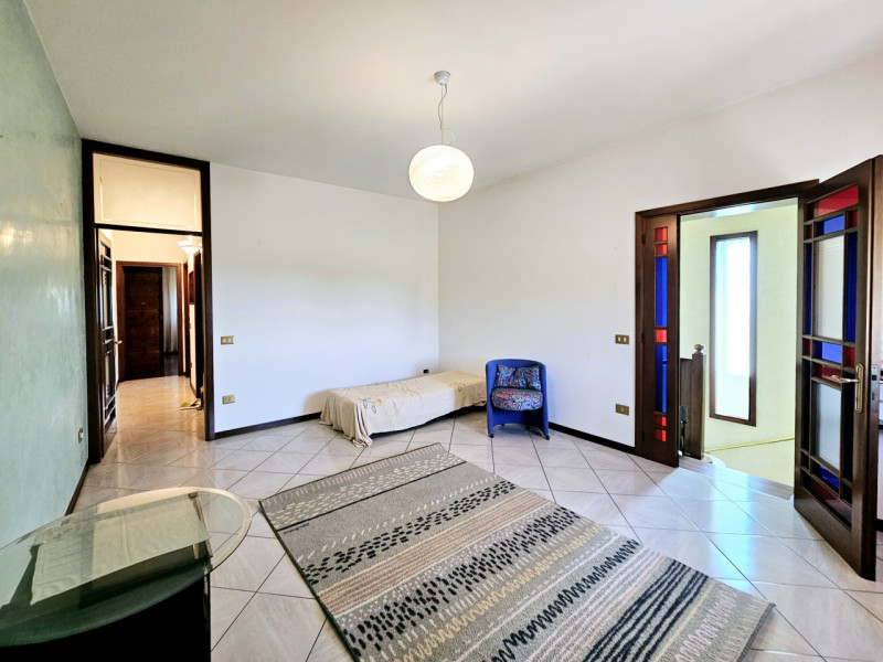 A Baone, proponiamo in vendita splendida porzione di bifamiliare, che rappresenta un'opportunità ...