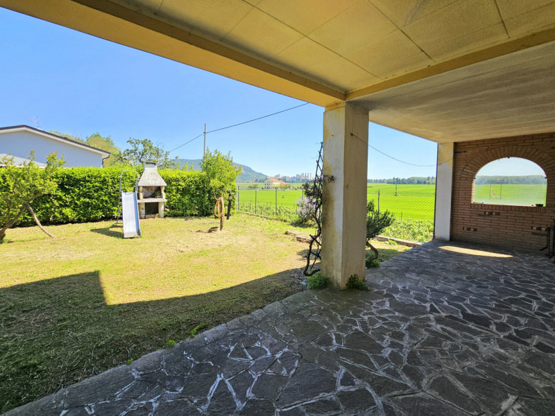 A Baone, proponiamo in vendita splendida porzione di bifamiliare, che rappresenta un'opportunità ...