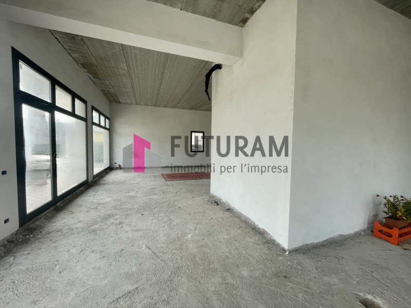 RIF: 121NM - MONTEGROTTO (PD) - PER INFO 340 335 8378 - 0444/310220

Propongo in vendita un compl...