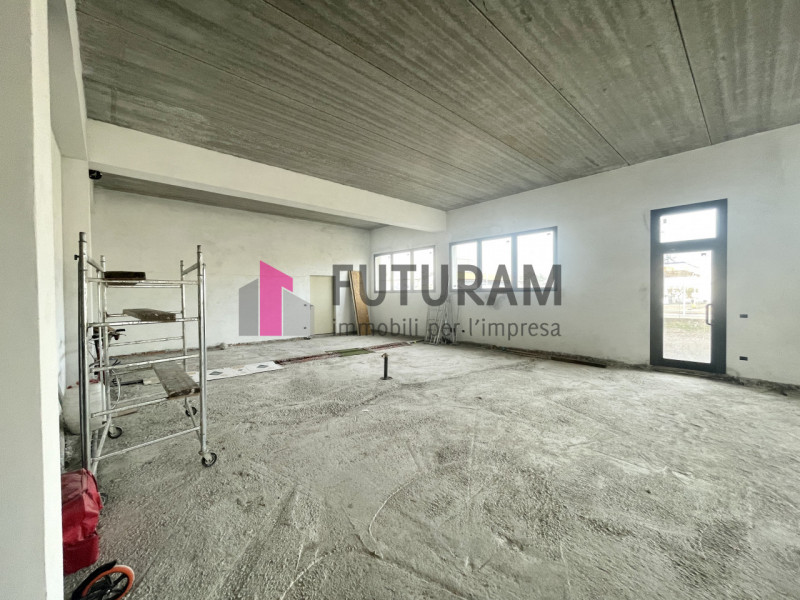 RIF: 121NM - MONTEGROTTO (PD) - PER INFO 340 335 8378 - 0444/310220

Propongo in vendita un compl...