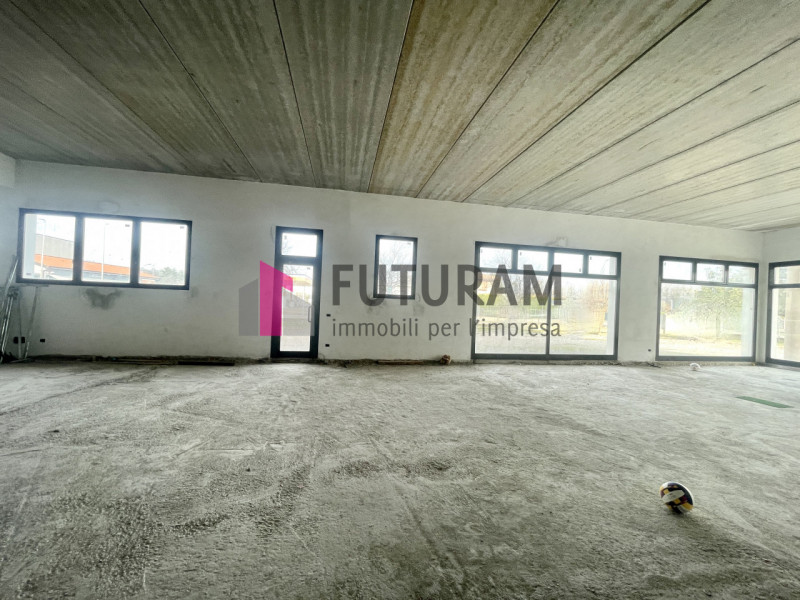 RIF: 121NM - MONTEGROTTO (PD) - PER INFO 340 335 8378 - 0444/310220

Propongo in vendita un compl...