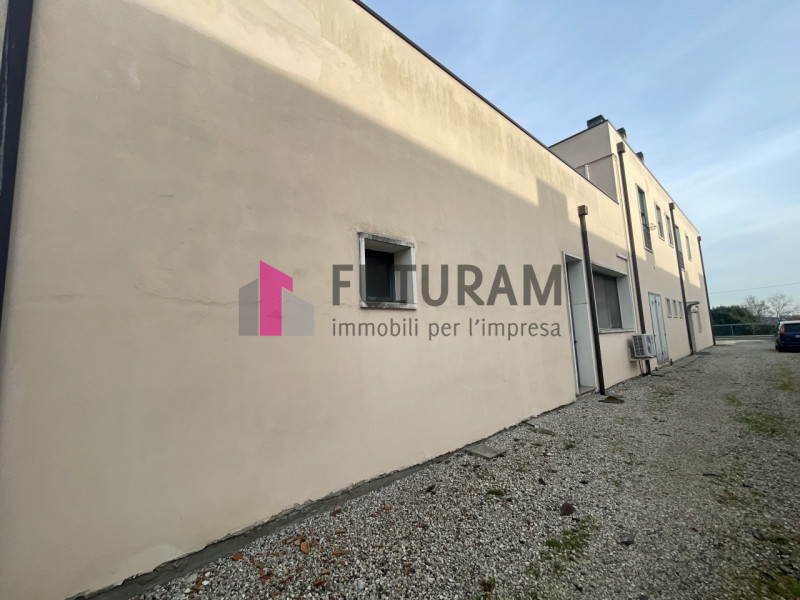 RIF: 121NM - MONTEGROTTO (PD) - PER INFO 340 335 8378 - 0444/310220

Propongo in vendita un compl...