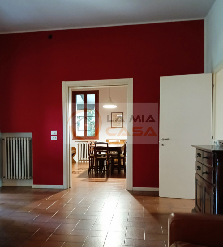 CAMPONOGARA loc. Prozzolo: Situata nel cuore della tranquilla zona di Prozzolo, questa affascinan...