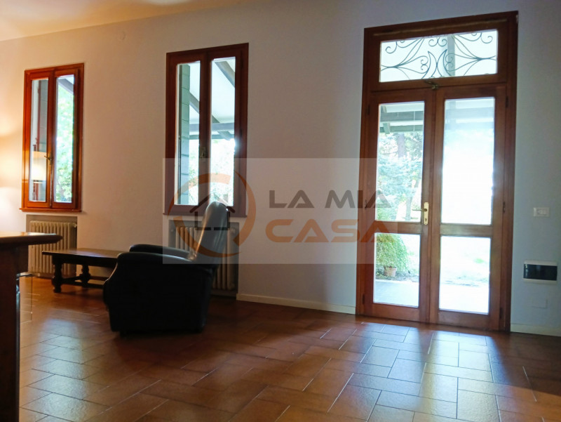 CAMPONOGARA loc. Prozzolo: Situata nel cuore della tranquilla zona di Prozzolo, questa affascinan...