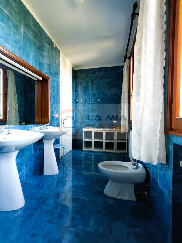 CAMPONOGARA loc. Prozzolo: Situata nel cuore della tranquilla zona di Prozzolo, questa affascinan...