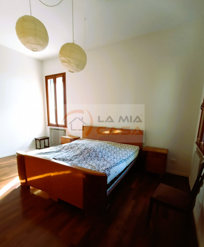 CAMPONOGARA loc. Prozzolo: Situata nel cuore della tranquilla zona di Prozzolo, questa affascinan...