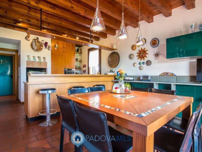 Immobile in esclusiva al Gruppo Padova MLS

Immobile in esclusiva al Gruppo Padova MLS
Villa sing...