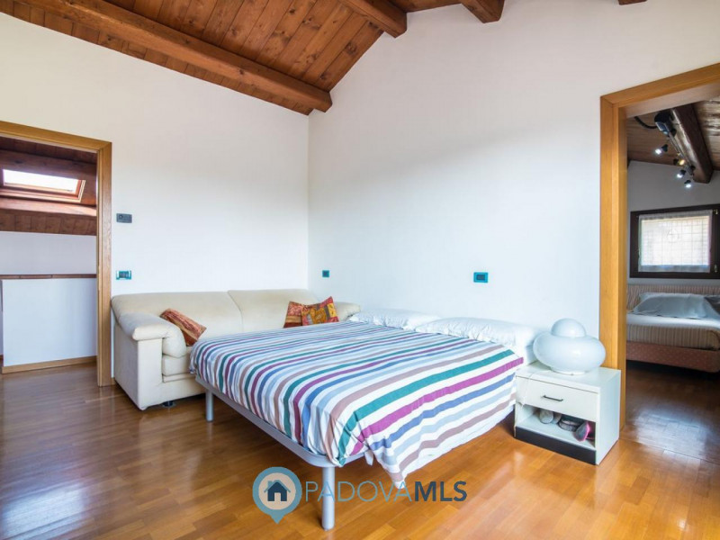 Immobile in esclusiva al Gruppo Padova MLS

Immobile in esclusiva al Gruppo Padova MLS
Villa sing...