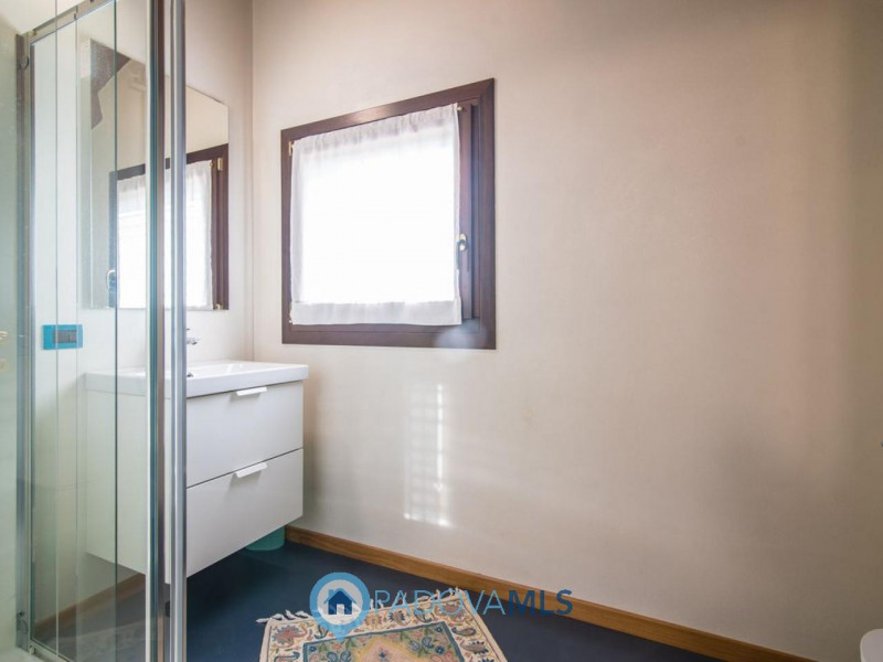 Immobile in esclusiva al Gruppo Padova MLS

Immobile in esclusiva al Gruppo Padova MLS
Villa sing...