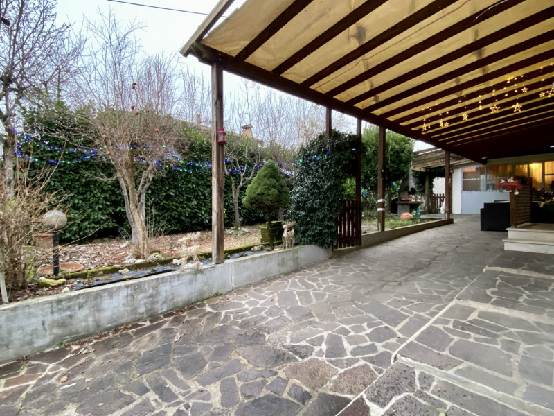 In tranquilla zona residenziale a Vicenza, nel quartiere di Bertesina e più precisamente in Strad...