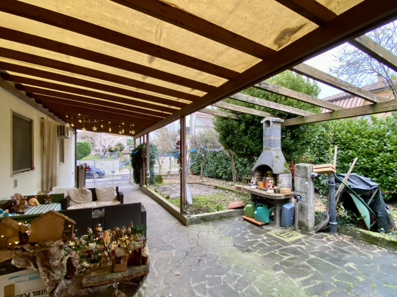 In tranquilla zona residenziale a Vicenza, nel quartiere di Bertesina e più precisamente in Strad...