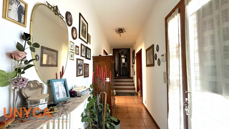 Casa singola situata nel cuore di Selvazzano Dentro, in una delle zone più ricercate. L'immobile ...