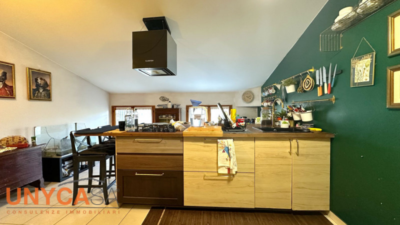 Casa singola situata nel cuore di Selvazzano Dentro, in una delle zone più ricercate. L'immobile ...