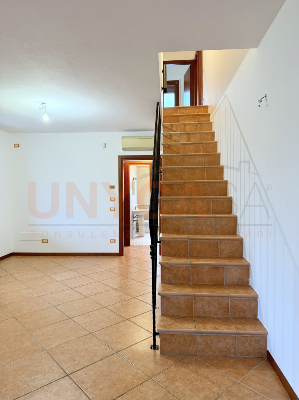 MESTRINO: in una tranquilla e curata zona residenziale di Mestrino, proponiamo in vendita un affa...