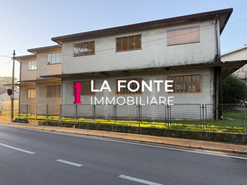 TORRE - CASA ACCOSTATA con LABORATORIO da Ristrutturare.
Abitazione disposta su 2 livelli di mq. ...