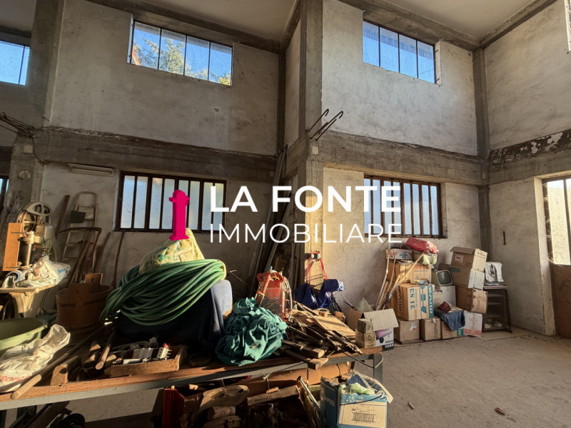 TORRE - CASA ACCOSTATA con LABORATORIO da Ristrutturare.
Abitazione disposta su 2 livelli di mq. ...