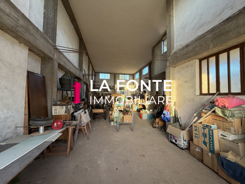 TORRE - CASA ACCOSTATA con LABORATORIO da Ristrutturare.
Abitazione disposta su 2 livelli di mq. ...