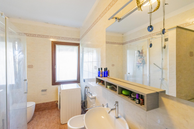 In un contesto intimo e riservato, dove il tempo sembra rallentare e la natura diventa parte dell...