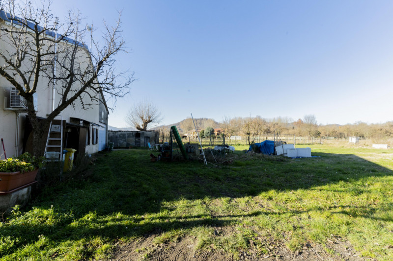 In un contesto intimo e riservato, dove il tempo sembra rallentare e la natura diventa parte dell...