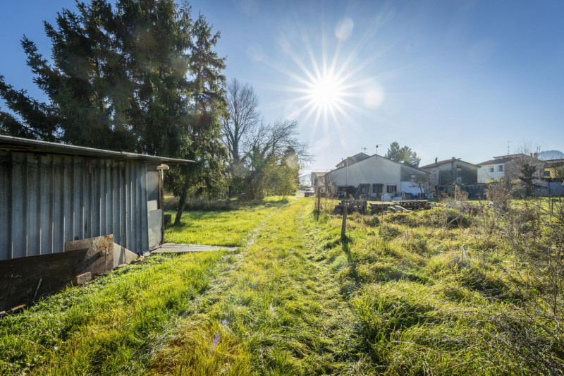 In un contesto intimo e riservato, dove il tempo sembra rallentare e la natura diventa parte dell...