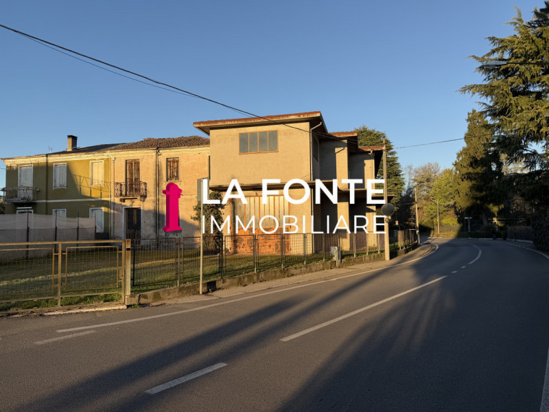 TORRE - LABORATORIO con CASA ACCOSTATA da Ristrutturare.
Laboratorio artigianale di mq. 150 circa...