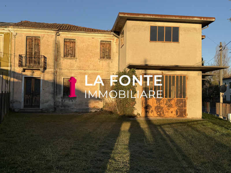 TORRE - LABORATORIO con CASA ACCOSTATA da Ristrutturare.
Laboratorio artigianale di mq. 150 circa...