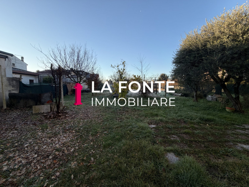 TORRE Spaziosa PORZ.NE di BIF.RE di circa 300 mq. L’immobile è ideale per famiglie numerose o chi...