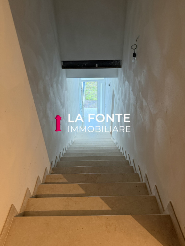 TORRE Spaziosa PORZ.NE di BIF.RE di circa 300 mq. L’immobile è ideale per famiglie numerose o chi...