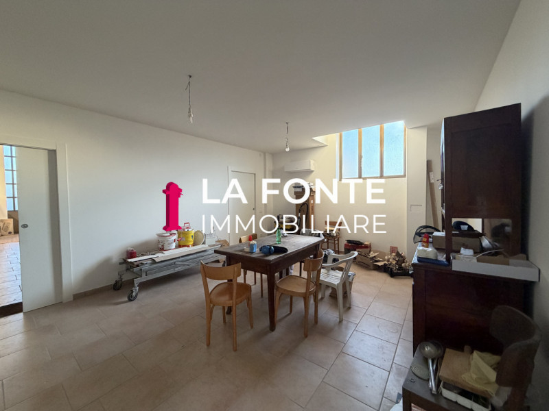 TORRE Spaziosa PORZ.NE di BIF.RE di circa 300 mq. L’immobile è ideale per famiglie numerose o chi...