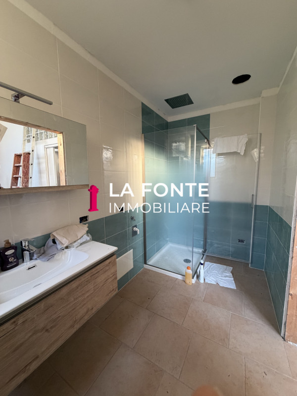 TORRE Spaziosa PORZ.NE di BIF.RE di circa 300 mq. L’immobile è ideale per famiglie numerose o chi...