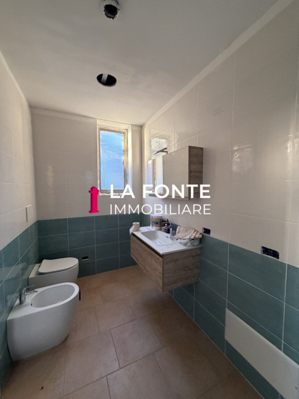 TORRE Spaziosa PORZ.NE di BIF.RE di circa 300 mq. L’immobile è ideale per famiglie numerose o chi...