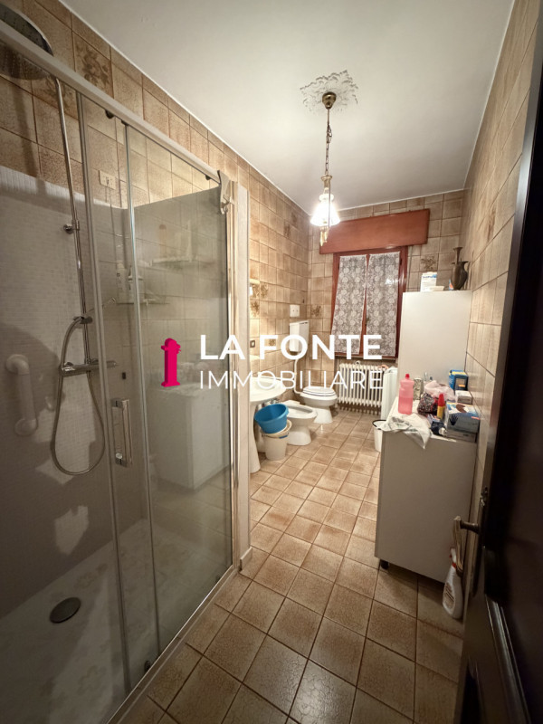 TORRE Spaziosa PORZ.NE di BIF.RE di circa 300 mq. L’immobile è ideale per famiglie numerose o chi...