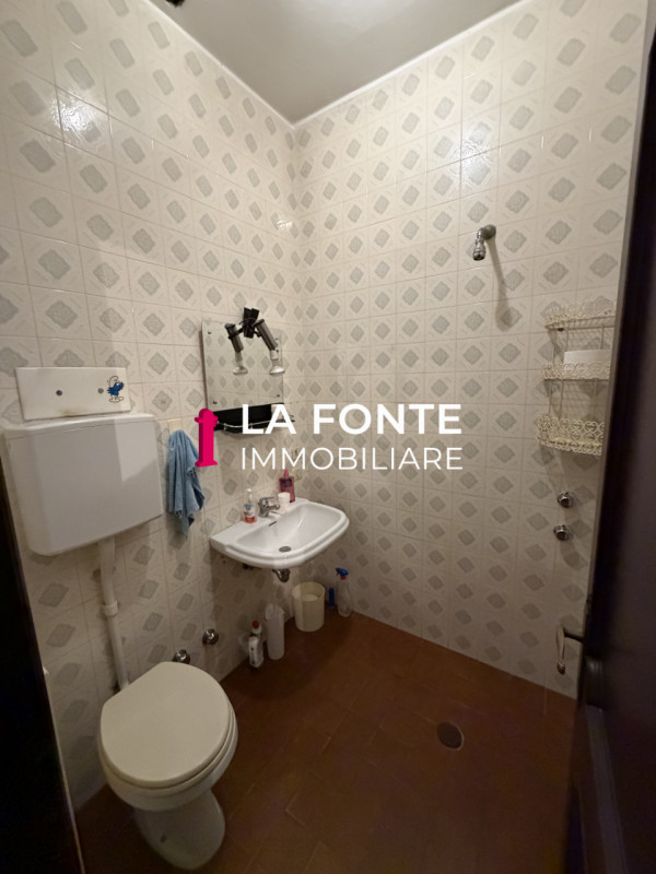 TORRE Spaziosa PORZ.NE di BIF.RE di circa 300 mq. L’immobile è ideale per famiglie numerose o chi...