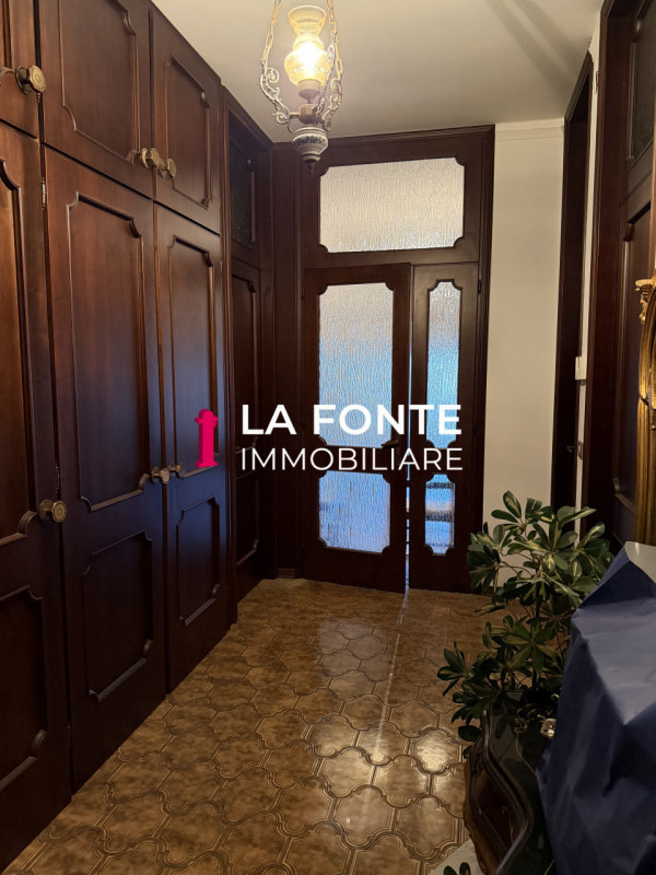 TORRE Spaziosa PORZ.NE di BIF.RE di circa 300 mq. L’immobile è ideale per famiglie numerose o chi...