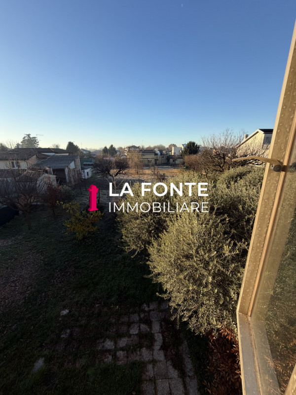 TORRE Spaziosa PORZ.NE di BIF.RE di circa 300 mq. L’immobile è ideale per famiglie numerose o chi...