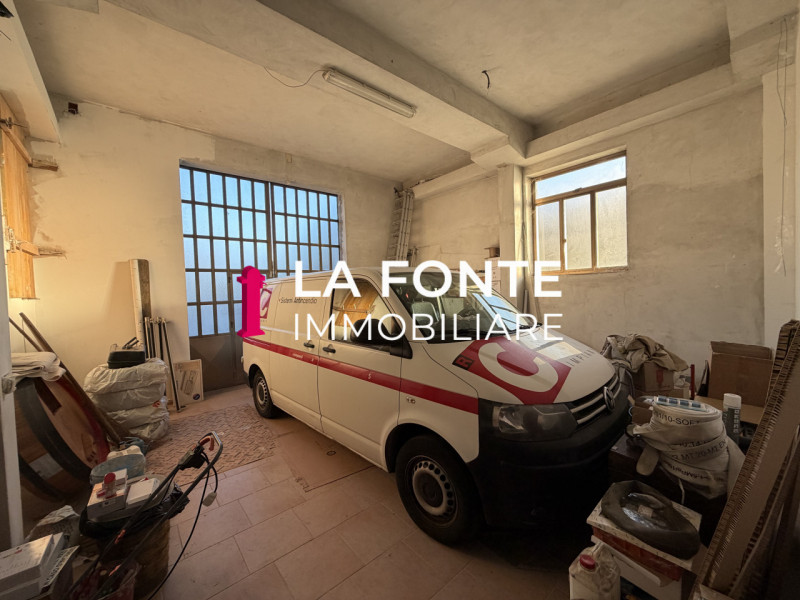 TORRE Spaziosa PORZ.NE di BIF.RE di circa 300 mq. L’immobile è ideale per famiglie numerose o chi...