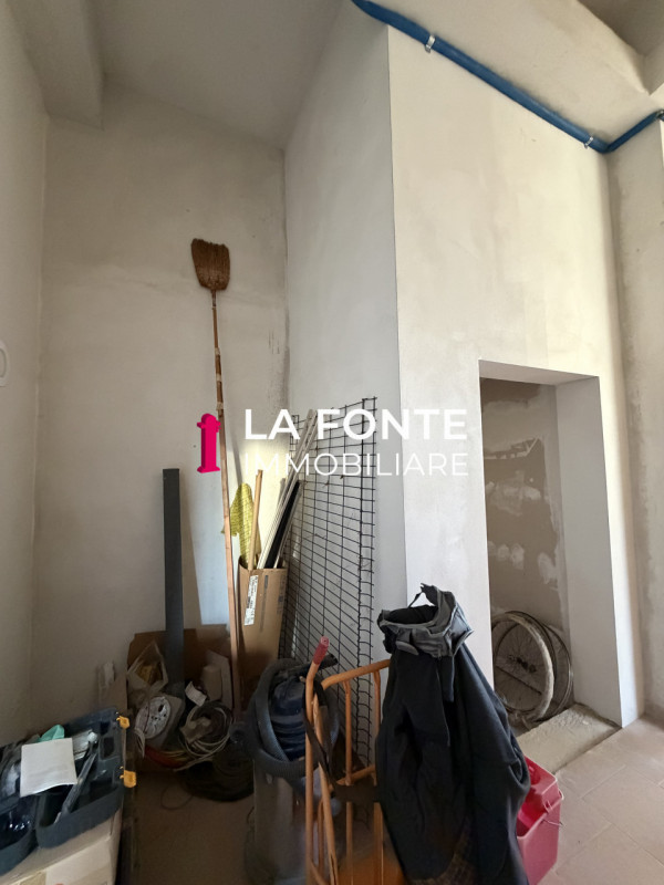 TORRE Spaziosa PORZ.NE di BIF.RE di circa 300 mq. L’immobile è ideale per famiglie numerose o chi...